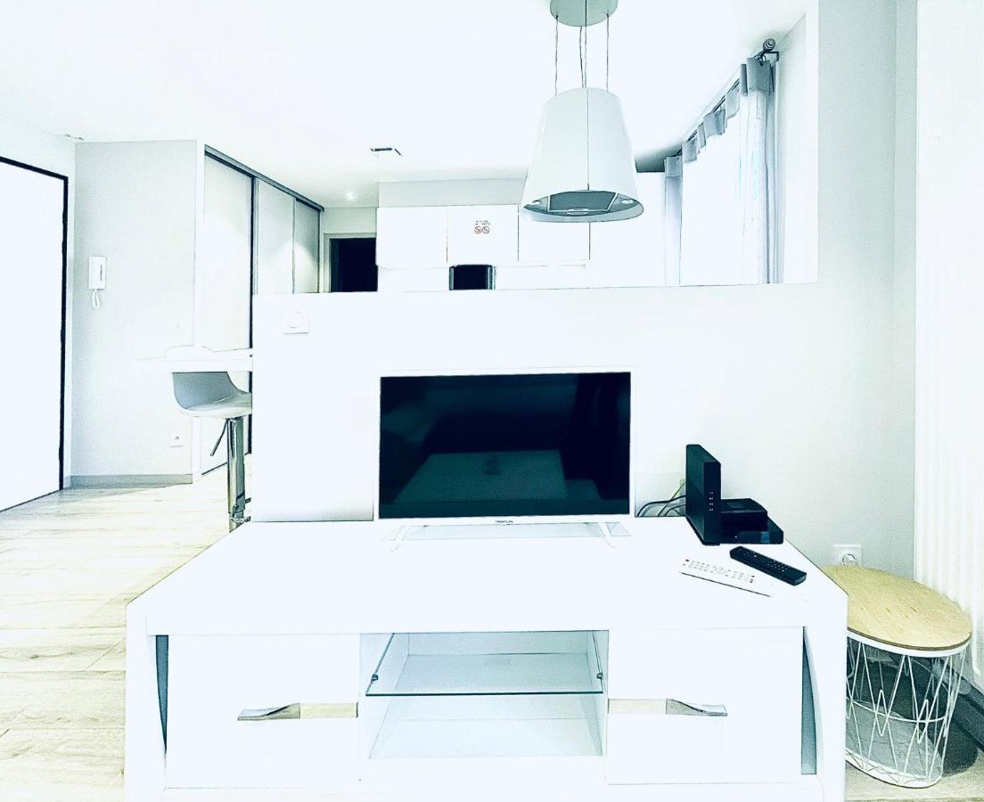 Le White Cosy A 5 Minutes Du Lac Avec Parking Privatif Gratuit Annecy Exteriör bild