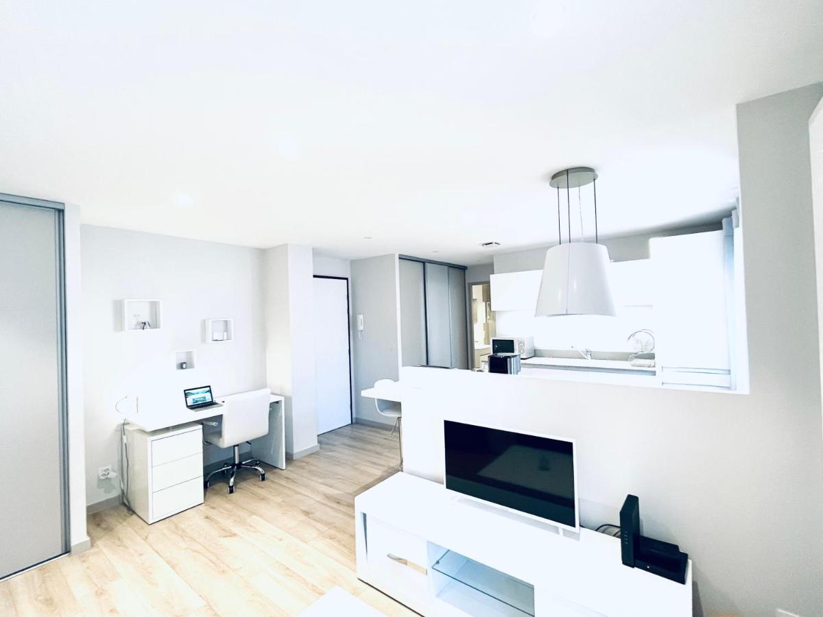 Le White Cosy A 5 Minutes Du Lac Avec Parking Privatif Gratuit Annecy Exteriör bild